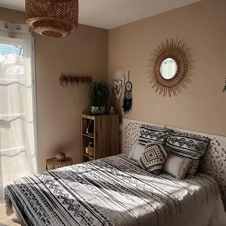 Joli Studio Avec Jardin Entre Mer Et Campagne Sur La Cote D'azur *